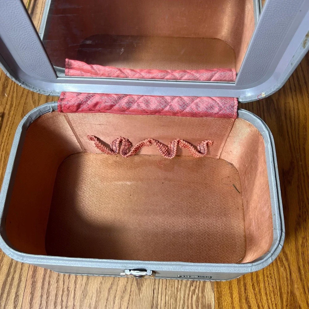 Vintage Airway Train Case Gray Hard Shell Makeup Cosmetic Vanity Case w Mirror